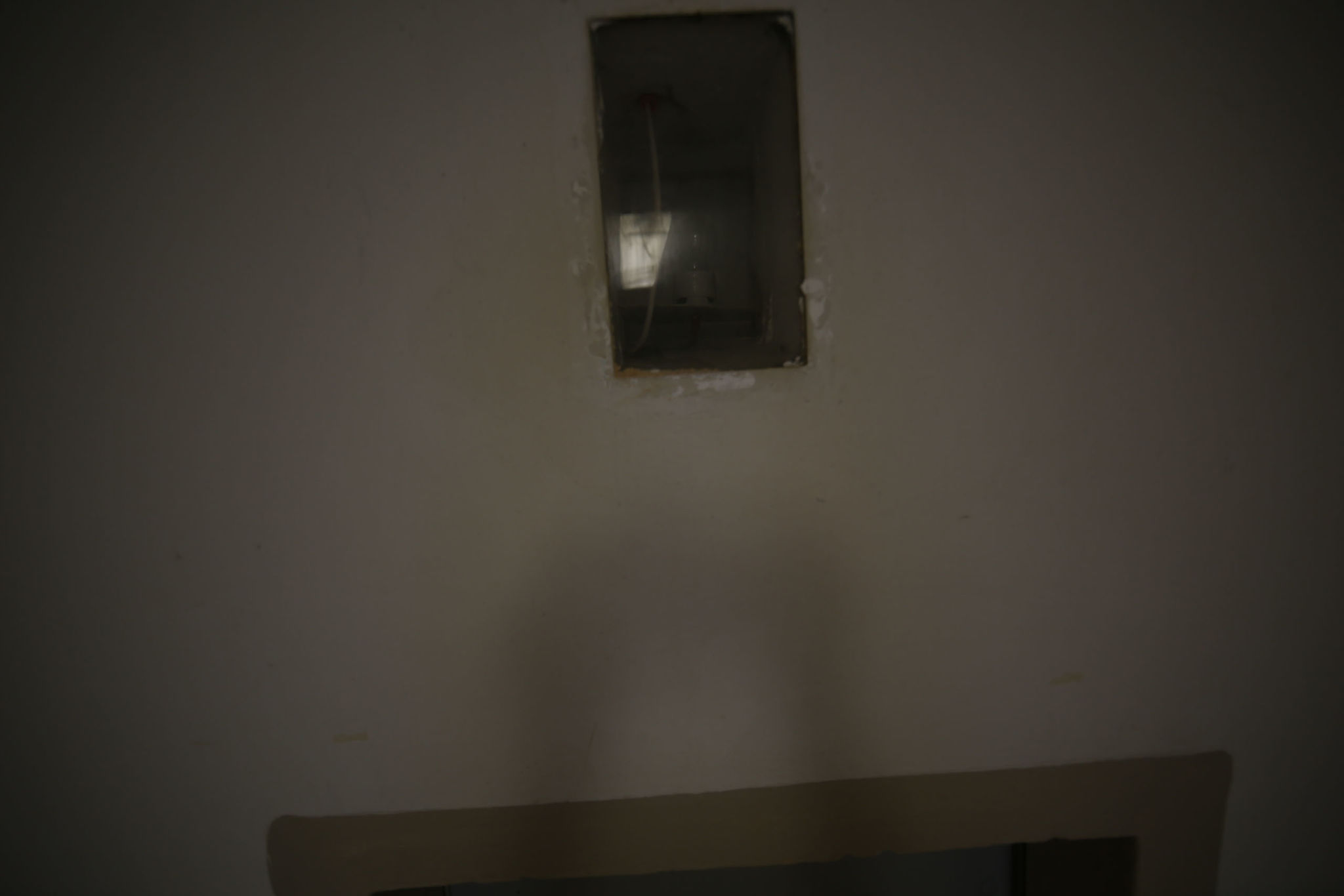 Aufnahmen vom 19.7.2013 des Raums 124 im Erdgeschoss des Nordflügels der zentralen Untersuchungshaftanstalt des Ministerium für Staatssicherheit der Deutschen Demokratischen Republik in Berlin-Hohenschönhausen, Foto 1419