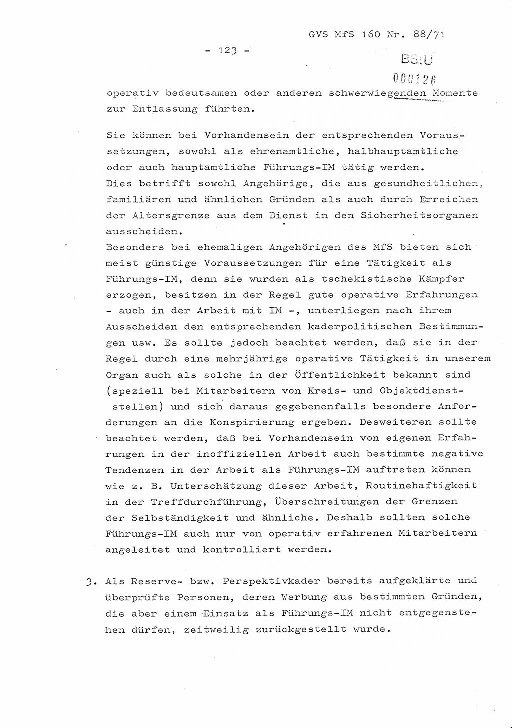 Dissertation Oberstleutnant Josef Schwarz (BV Schwerin), Major Fritz Amm (JHS), Hauptmann Peter Gräßler (JHS), Ministerium für Staatssicherheit (MfS) [Deutsche Demokratische Republik (DDR)], Juristische Hochschule (JHS), Geheime Verschlußsache (GVS) 160-88/71, Potsdam 1972, Seite 123 (Diss. MfS DDR JHS GVS 160-88/71 1972, S. 123)