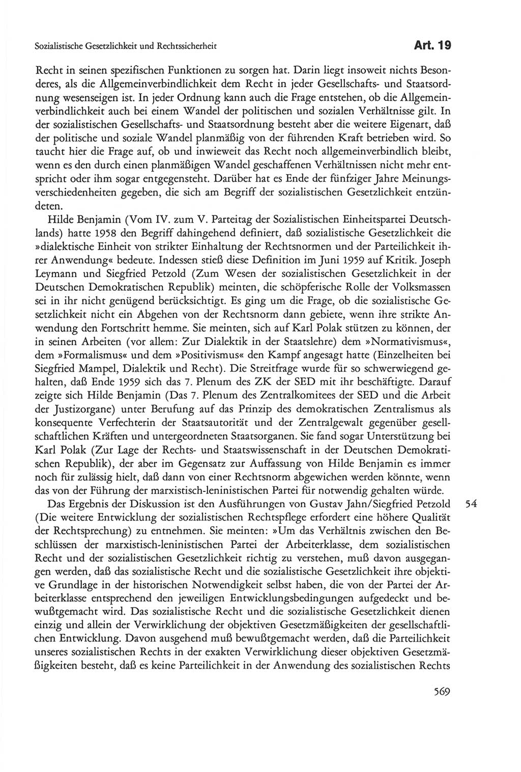 Die sozialistische Verfassung der Deutschen Demokratischen Republik (DDR), Kommentar 1982, Seite 569 (Soz. Verf. DDR Komm. 1982, S. 569)