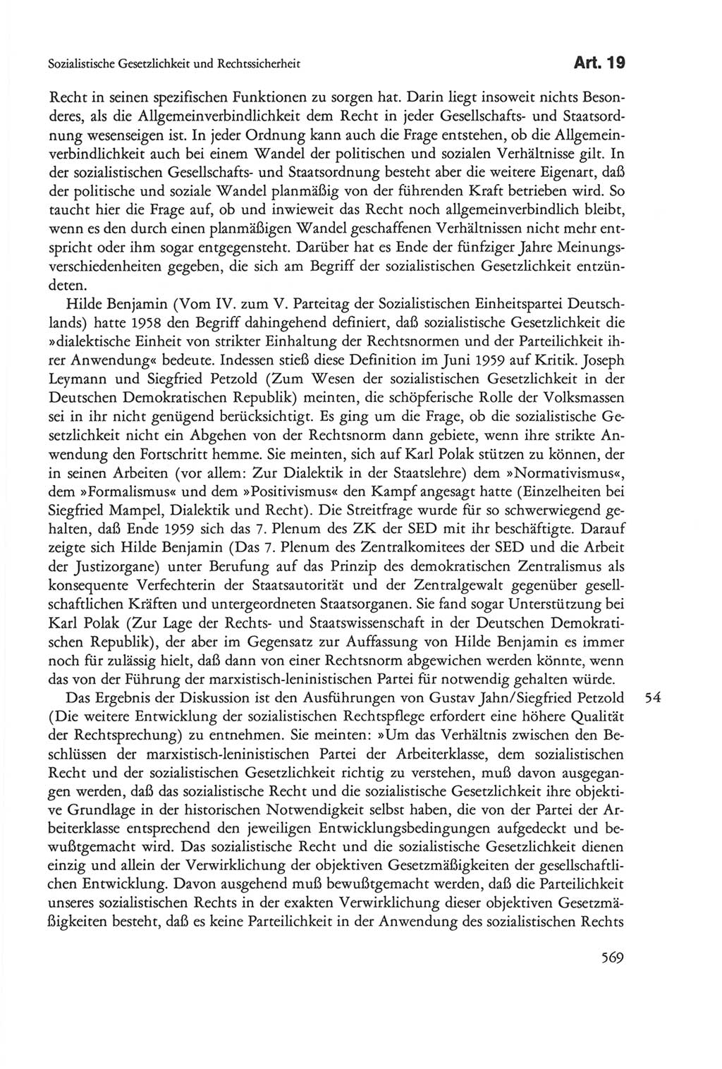 Die sozialistische Verfassung der Deutschen Demokratischen Republik (DDR), Kommentar 1982, Seite 569 (Soz. Verf. DDR Komm. 1982, S. 569)