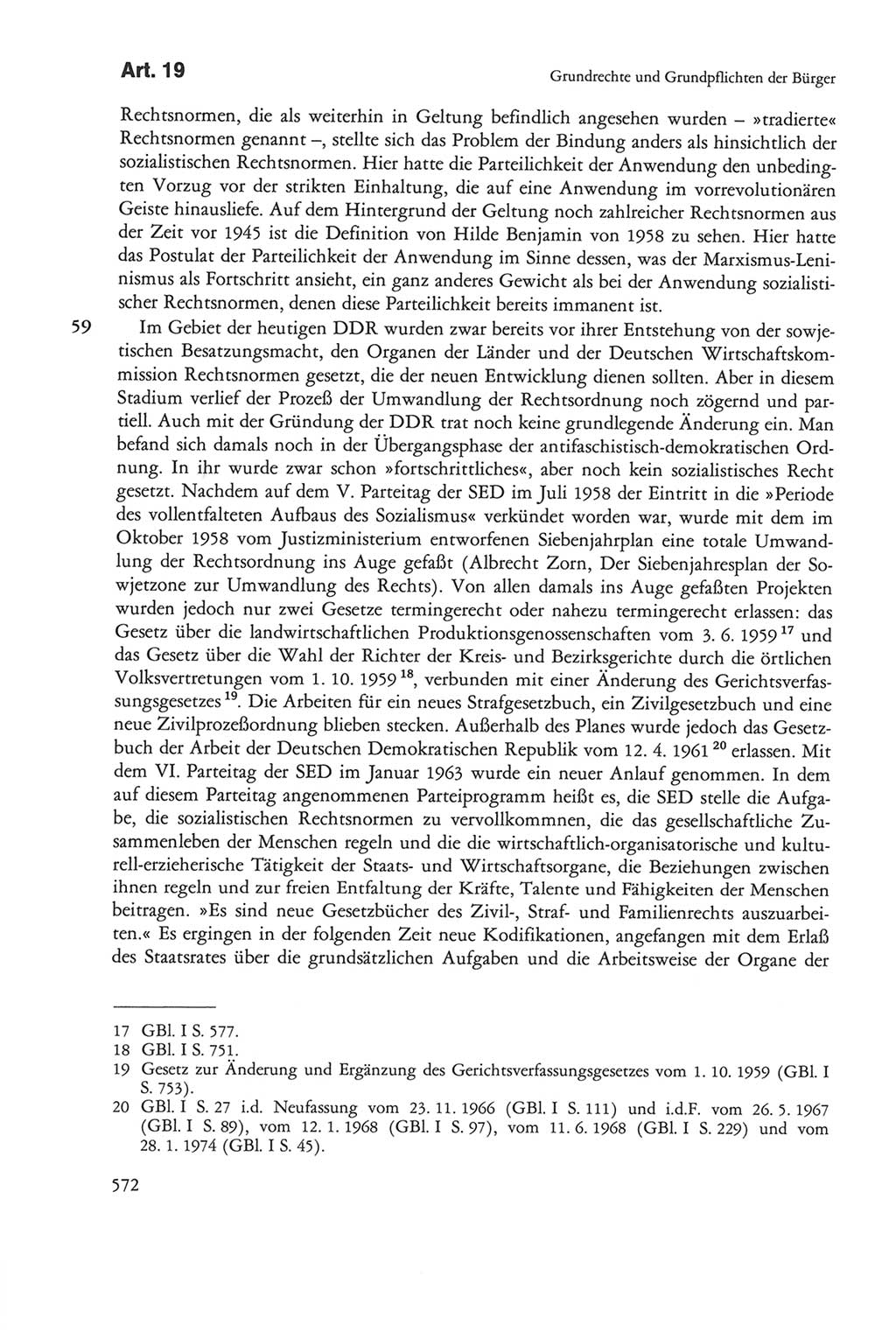 Die sozialistische Verfassung der Deutschen Demokratischen Republik (DDR), Kommentar 1982, Seite 572 (Soz. Verf. DDR Komm. 1982, S. 572)