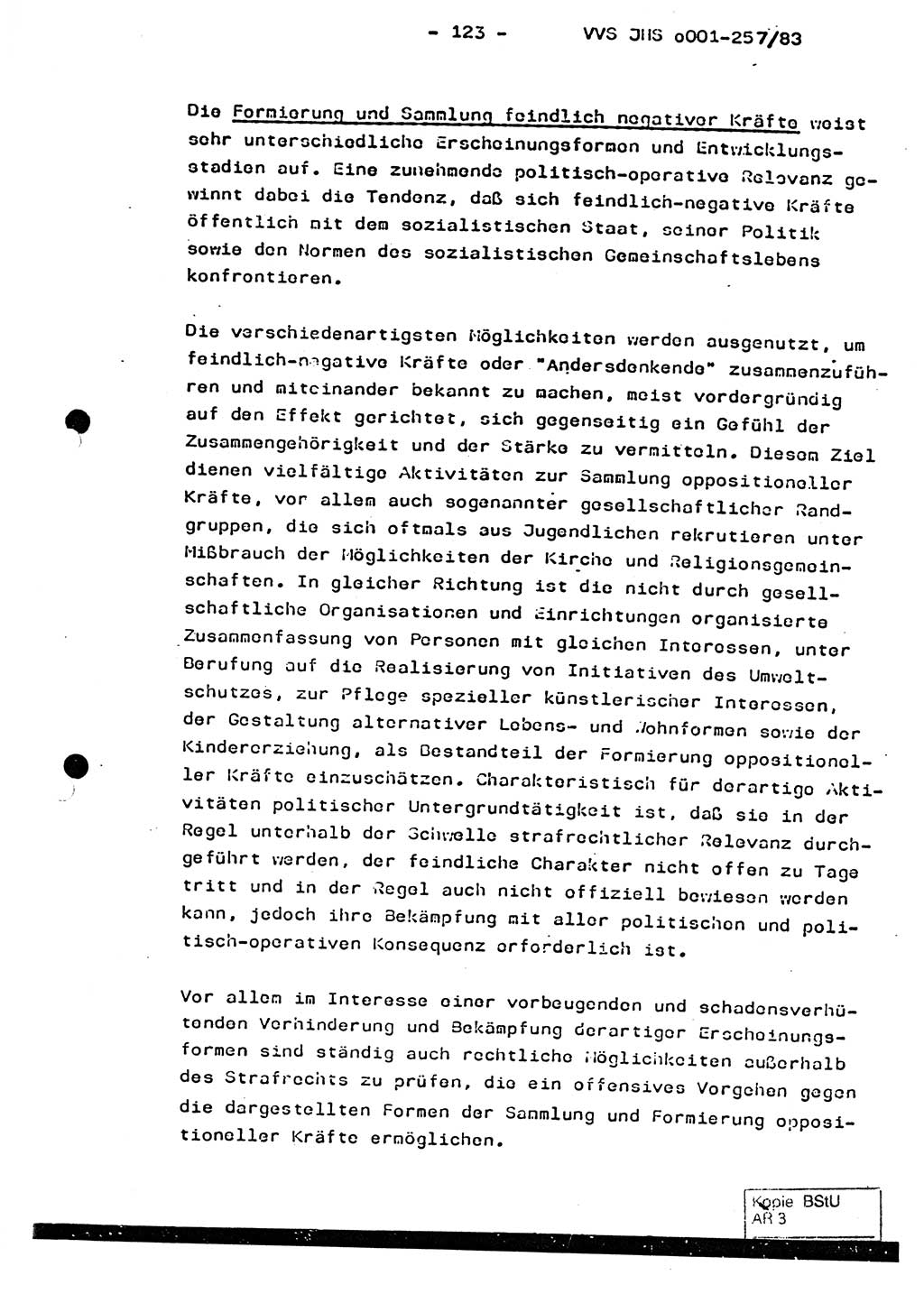 Dissertation, Oberst Helmut Lubas (BV Mdg.), Oberstleutnant Manfred Eschberger (HA IX), Oberleutnant Hans-Jürgen Ludwig (JHS), Ministerium für Staatssicherheit (MfS) [Deutsche Demokratische Republik (DDR)], Juristische Hochschule (JHS), Vertrauliche Verschlußsache (VVS) o001-257/83, Potsdam 1983, Seite 123 (Diss. MfS DDR JHS VVS o001-257/83 1983, S. 123)