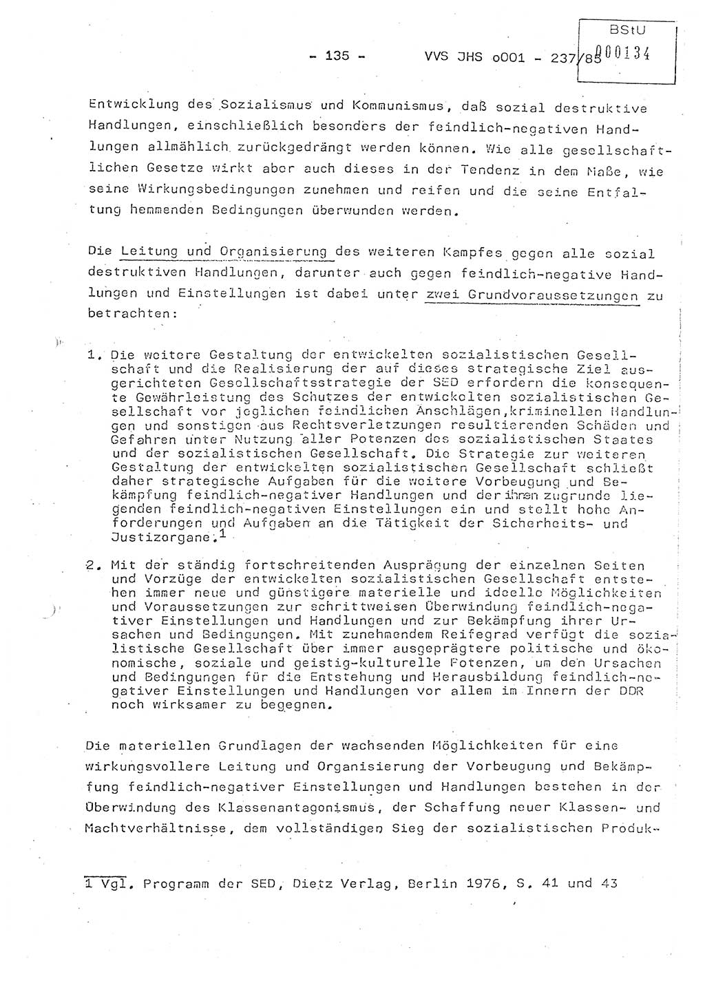 Dissertation Oberstleutnant Peter Jakulski (JHS), Oberstleutnat Christian Rudolph (HA Ⅸ), Major Horst Böttger (ZMD), Major Wolfgang Grüneberg (JHS), Major Albert Meutsch (JHS), Ministerium für Staatssicherheit (MfS) [Deutsche Demokratische Republik (DDR)], Juristische Hochschule (JHS), Vertrauliche Verschlußsache (VVS) o001-237/85, Potsdam 1985, Seite 135 (Diss. MfS DDR JHS VVS o001-237/85 1985, S. 135)