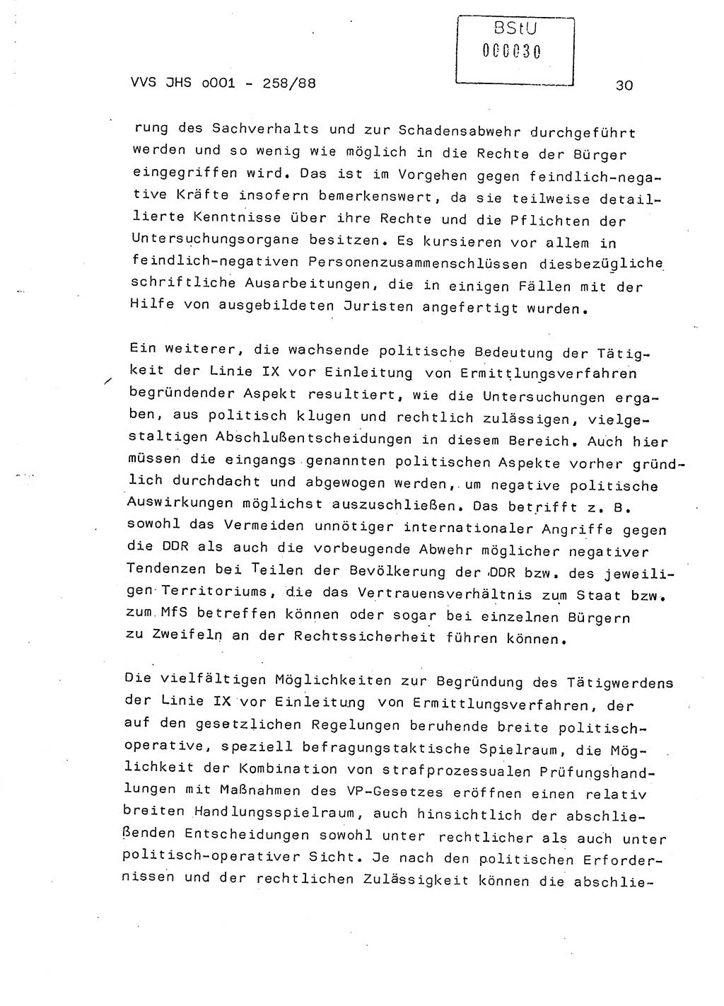 Dissertation, Oberleutnant Uwe Kärsten (JHS), Hauptmann Dr. Joachim Henkel (JHS), Oberstleutnant Werner Mählitz (Leiter der Abt. Ⅸ BV Rostock), Oberstleutnant Jürgen Tröge (HA Ⅸ/AKG), Oberstleutnant Winfried Ziegler (HA Ⅸ/9), Major Wolf-Rüdiger Wurzler (JHS), Ministerium für Staatssicherheit (MfS) [Deutsche Demokratische Republik (DDR)], Juristische Hochschule (JHS), Vertrauliche Verschlußsache (VVS) o001-258/88, Potsdam 1988, Seite 30 (Diss. MfS DDR JHS VVS o001-258/88 1988, S. 30)